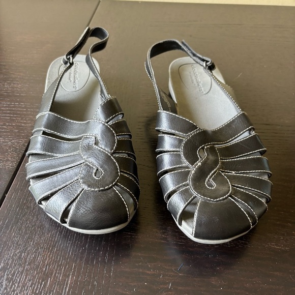 Cloudwalkers Aimee Black Strappy adjustable closed toe flat sandals - Picture 1 of 11